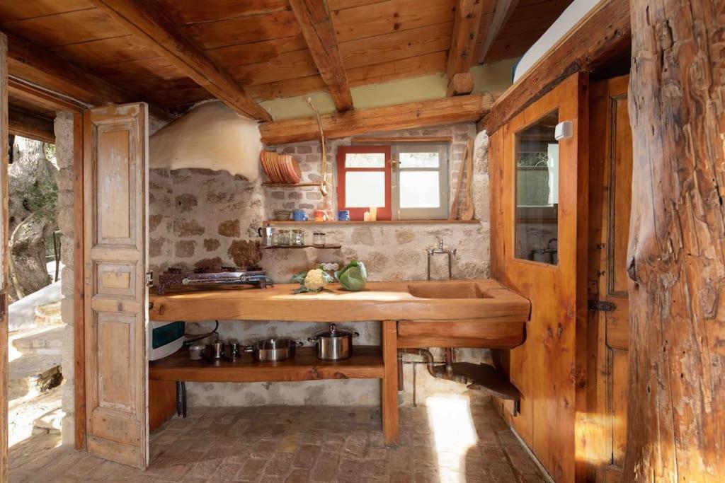 Villa Margaritis'S Treehouse à Paramonas  Extérieur photo