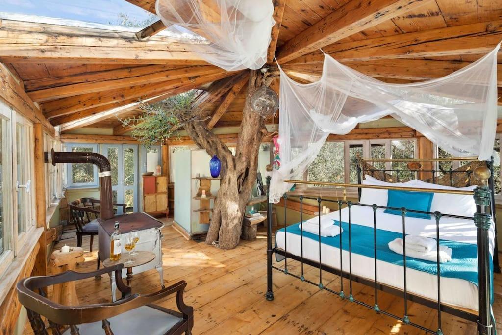 Villa Margaritis'S Treehouse à Paramonas  Extérieur photo