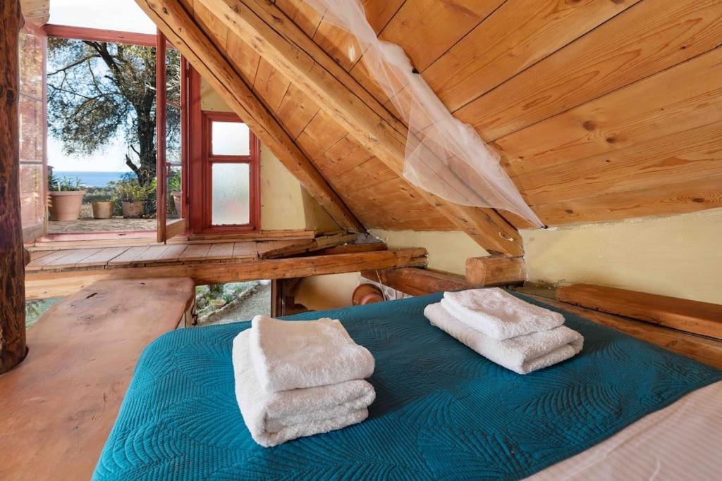 Villa Margaritis'S Treehouse à Paramonas  Extérieur photo